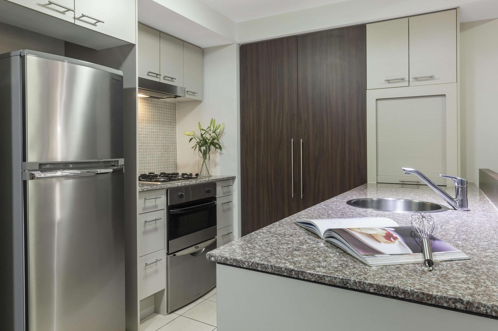 Oaks Brisbane Aurora Suites Экстерьер фото